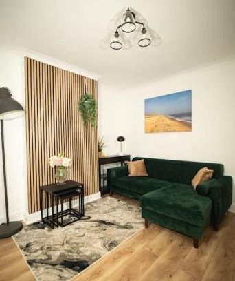 Gorleston-on-Sea House | Spacious - Sleeps 5 - Garden - Close To Sea
