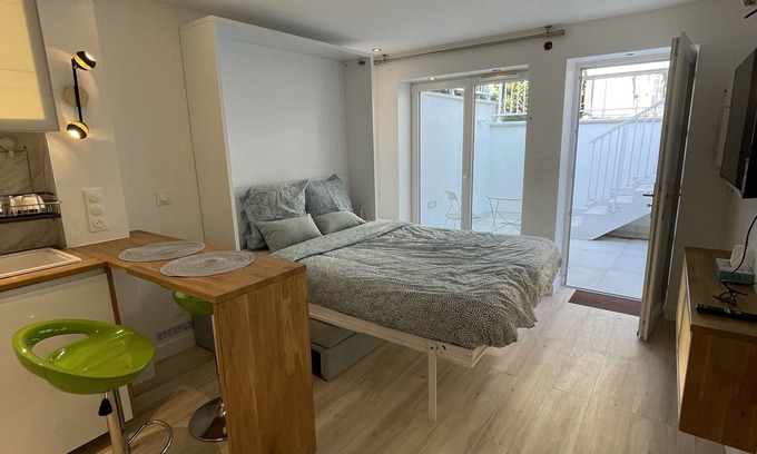 Bagneux Apartment | Spacious studio with terrace psah3-a2