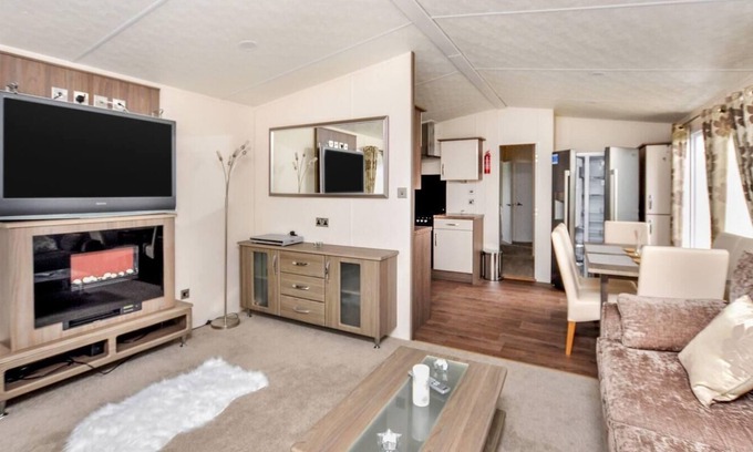 Great Houghton Cabin | Spacious Stunning Lakeside 3 bed Holiday Home