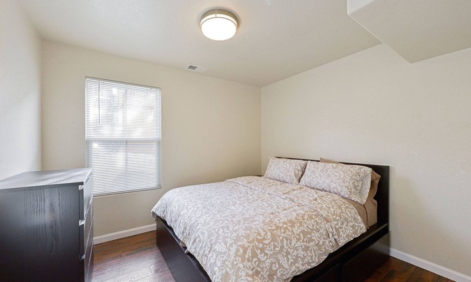 Clawson House | Spacious, Stylish 4 Bedroom Bay Area Home