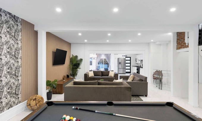 Gay Village Apartment | Spacious & Stylish Downtown Retreat |Hot Tub