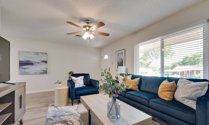 Dallas House | Spacious Stylish Home - 10 Min. to Downtown!
