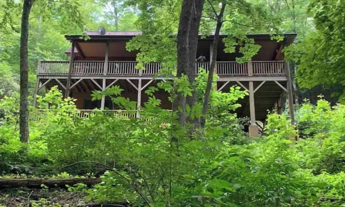 Blowing Rock Cabin | Spacious suite surrounded by nature with living room, fireplace, porch, fire pit