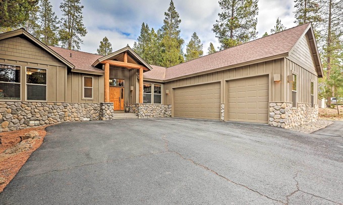 Deer Park House | Spacious Sunriver Home w/Hot Tub & Gas Grill