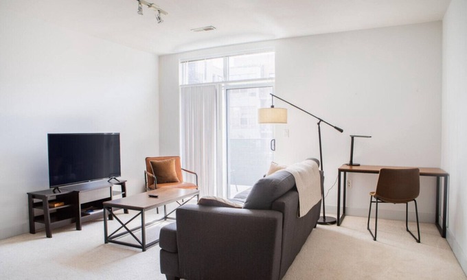 Historic Third Ward Apartment | Spacious Third Ward Apt Near Summerfest with Balcony