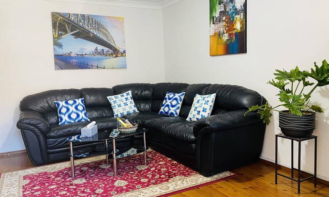 Wollongong CBD House | Spacious Townhouse in Wollongong CBD, close to North Wollongong Beach