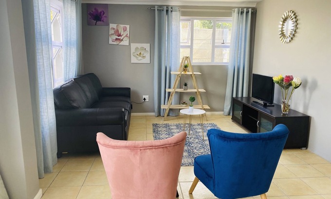 Kenridge Apartment | Spacious #Trendy#Central#FastWifi#Parking