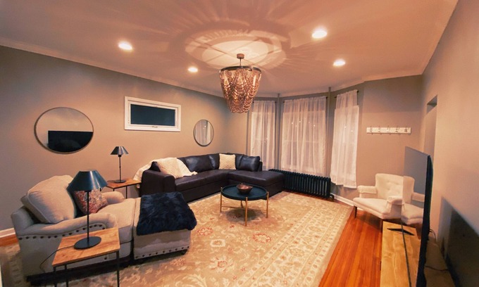 Buckingham Lake - Crestwood House | ✨Spacious Urban APT w/4BR & Office-Ready in Albany