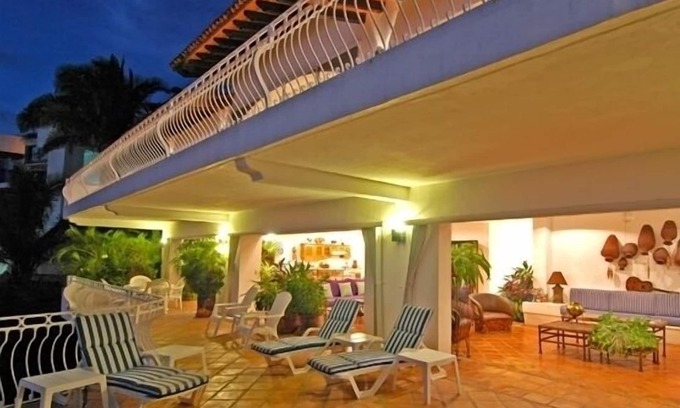 Puerto Vallarta Villa | Spacious villa rental conchas china Puerto Vallarta