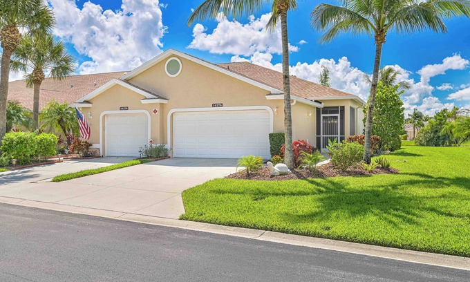 Biggar Villa | Spacious Villa with Stunning Lake Views in a Quiet 55+ Communityn