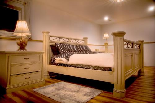 Calgary House | Spacious vintage styled basement apartment - private