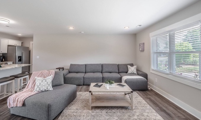 Silver Lake House | Spacious w/all King Beds, 15 min from Beach + Downtown, Pup Friendly!