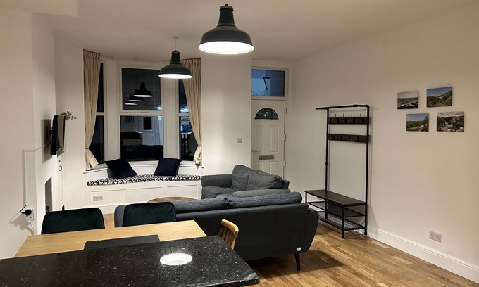 Harrogate House | Spacious, well appointed, in Harrogate and on the edge of the Dales