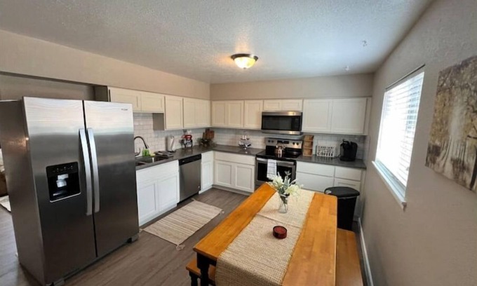 Westminster House | Spacious Westminster 2bd/1ba