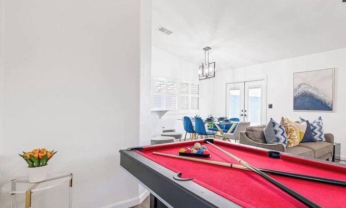 North Las Vegas House | Spacious Yard+Pool Table at 5BR Modern Getaway