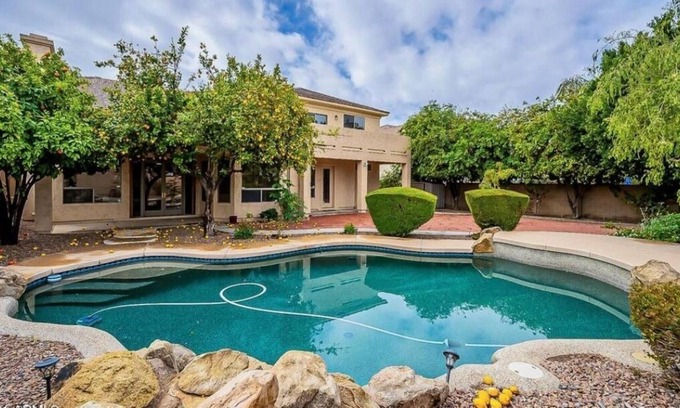 Arabian Crest House | Spanish-themed Scottsdale gem w /Lagoon pool and Arcade games!