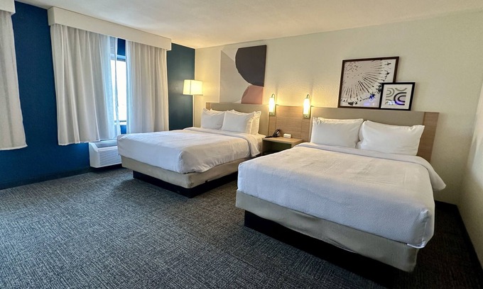 Fort Wayne Hotel | Spark by Hilton Fort Wayne