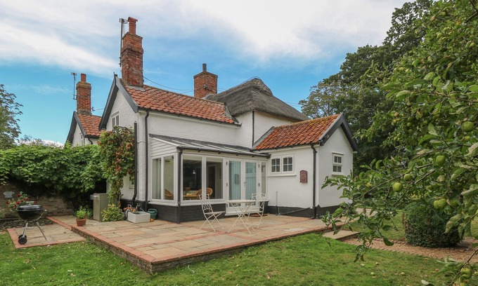 Diss Cottage | SPARROW COTTAGE, family friendly, country holiday cottage in Hoxne