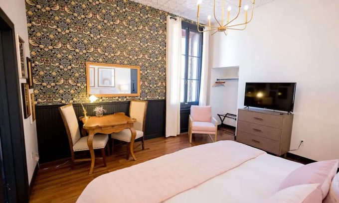 Nevada City Hotel | Speakeasy King Room (Rm 8)