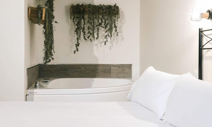 Villaverde de Pontones Apartment | Special studio for couples with double whirlpool tub and balcony.
