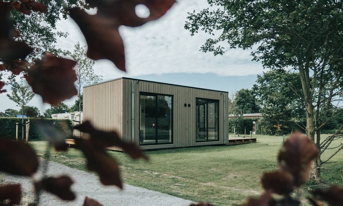 Ouddorp Cottage | Specially designed chalet with dishwasher, in a holiday park near the sea