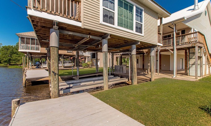 Springfield House | Specious Waterfront home on the Tickfaw River