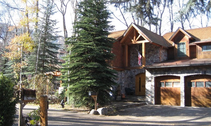 Aspen House | Spectacular 3bed 4bath Home on the Roaring Fork River with views of Aspen Mtn.