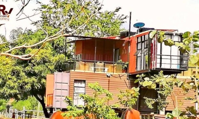 Van Buren Cabin | SPECTACULAR CONTAINER HOUSE @ SAGANA RIVER Valley, KENYA.