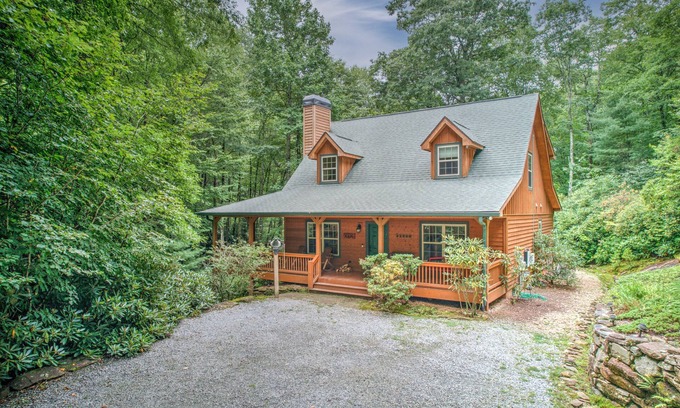Sapphire House | Spectacular Creek-side Mountain Home with Private Trail to Panthertown Valley