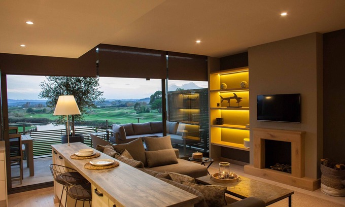 Torroella de Montgri Apartment | Spectacular duplex overlooking Emporda Golf Course Lake