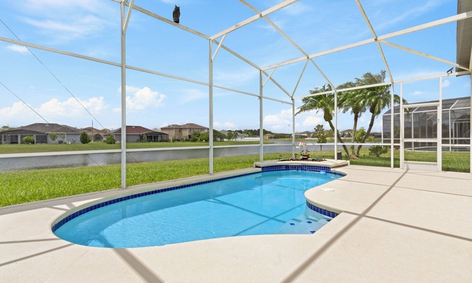 Crescent Lakes House | Spectacular Oasis + Pool + Games + Pet friendly