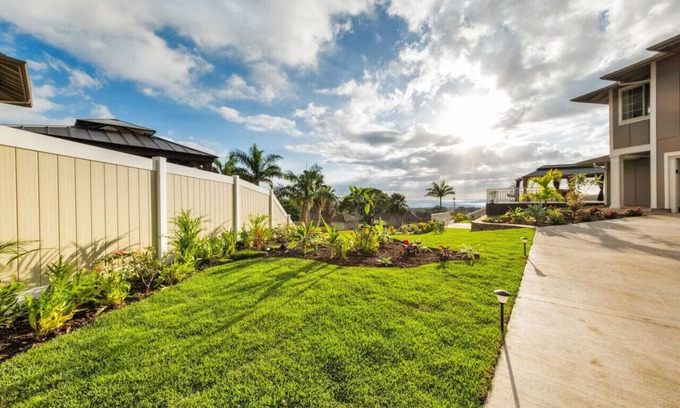 Makaha Valley Apartment | Spectacular Oceanview Cottage