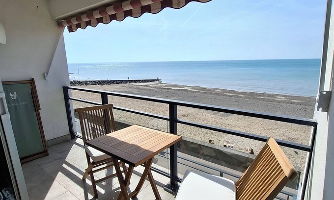 Agon-Coutainville Apartment | SPECTACULAR SEA VIEW MAGNIFICENT BRIGHT 3* APARTMENT WITH LOVELY TERRACE