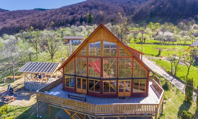 Bran Ski Chalet | Spectacular ski chalet in Bran, by Dracula's Castle, Carpathian Log Home 2!