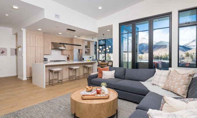 Ketchum Condo | Spend Winter in Sun Valley! New 3 Bedroom Condo with Mountain Views