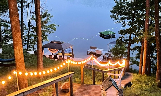 Mayfield Cottage | Spider Lake Escape: Quiet Cove Waterfront Living