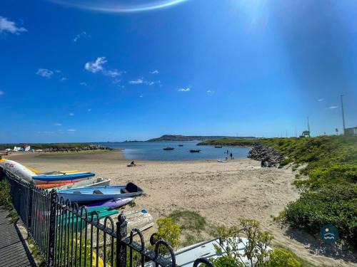 Wyke Regis House | Spindrift - views of Chesil beach dog friendly