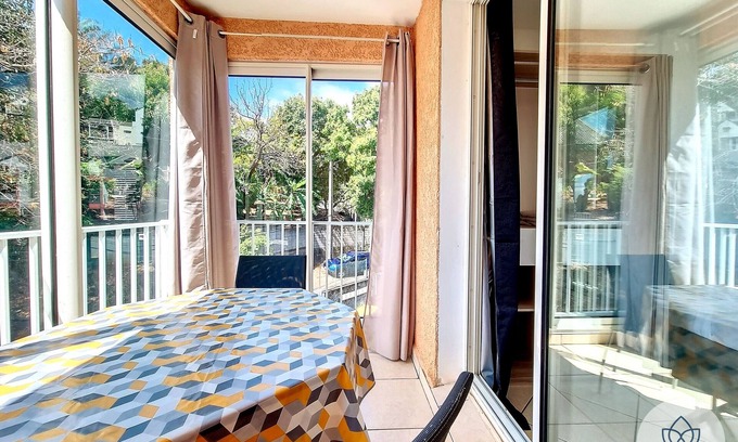 Saint-Denis Apartment | Spinelle Blanche - studio** close to Saint-Denis centre