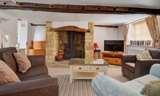 Beaminster House | Spinners Hatch in Beaminster