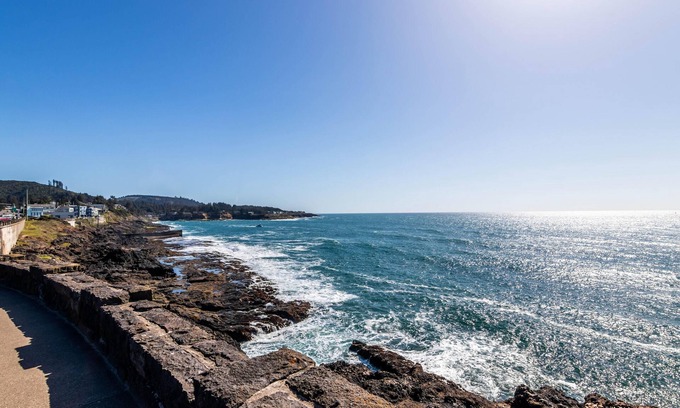 Depoe Bay House | Splash of Glory