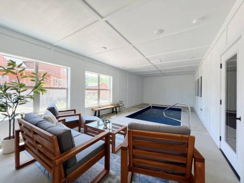Pigeon Forge House | Splendid 2Cabins Sleeps 28 Pool Hot Tub More
