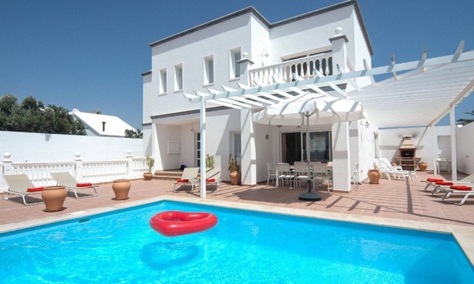 Costa Teguise Villa | Splendid Costa Teguise Villa | 4 Bedrooms | Casa Angelica | Walking Distance to.