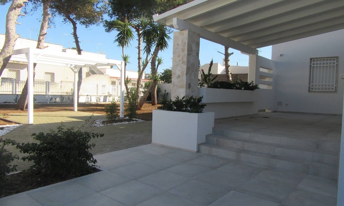 Torre Lapillo Villa | SPLENDID VILLA WITH PINETA A FEW METERS FROM THE SEA