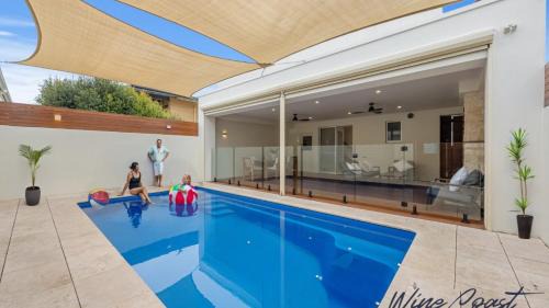 Christies Beach House | Splendour By The Sea By Wine Coast Holidays
