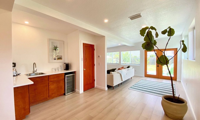 Harborview House | Split floor plan 4 bed 3 bath home! Steps to the sand!