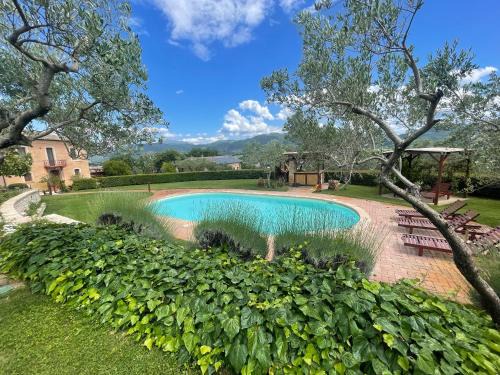 Spoleto Villa | Spoleto Tranquilita sleeps 20 with Wifi Pool Yoga Studio Gardens and Views