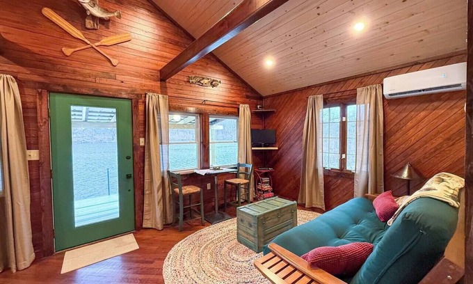 Brookport House | Sportsman Cabin on 80 Acre Lake- Near Shawnee