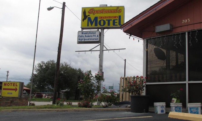 Eagle Lake Hotel | Sportsman's Motel