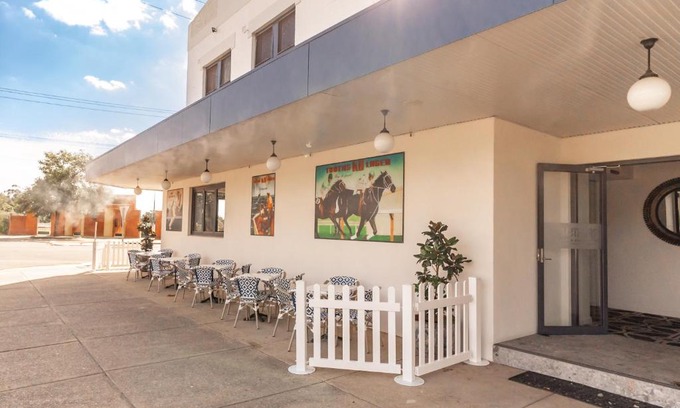 Wagga Wagga Hotel | Sportsmens Club Hotel
