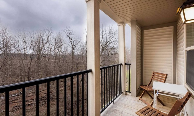 Westerville Apartment | Spotless Monthly Penthouse | 2BR + Pool + Gym